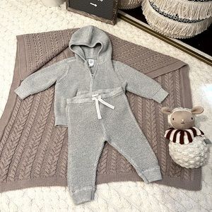 Baby clothes, Gap size 6-12 months like new